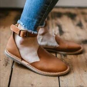 Leather Strap Sandal Brown Closed Toe